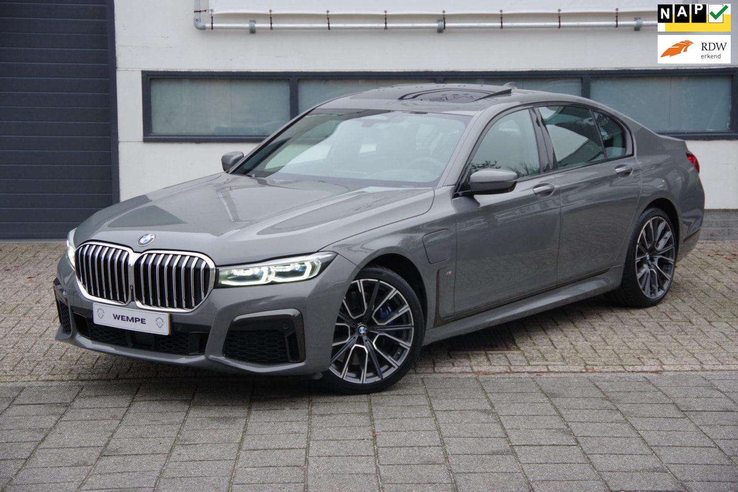 BMW 7-serie - 745e High Executive M-Sport/ NL Auto/ Dealer onderhouden/ Bomvol/ - AutoWereld.nl