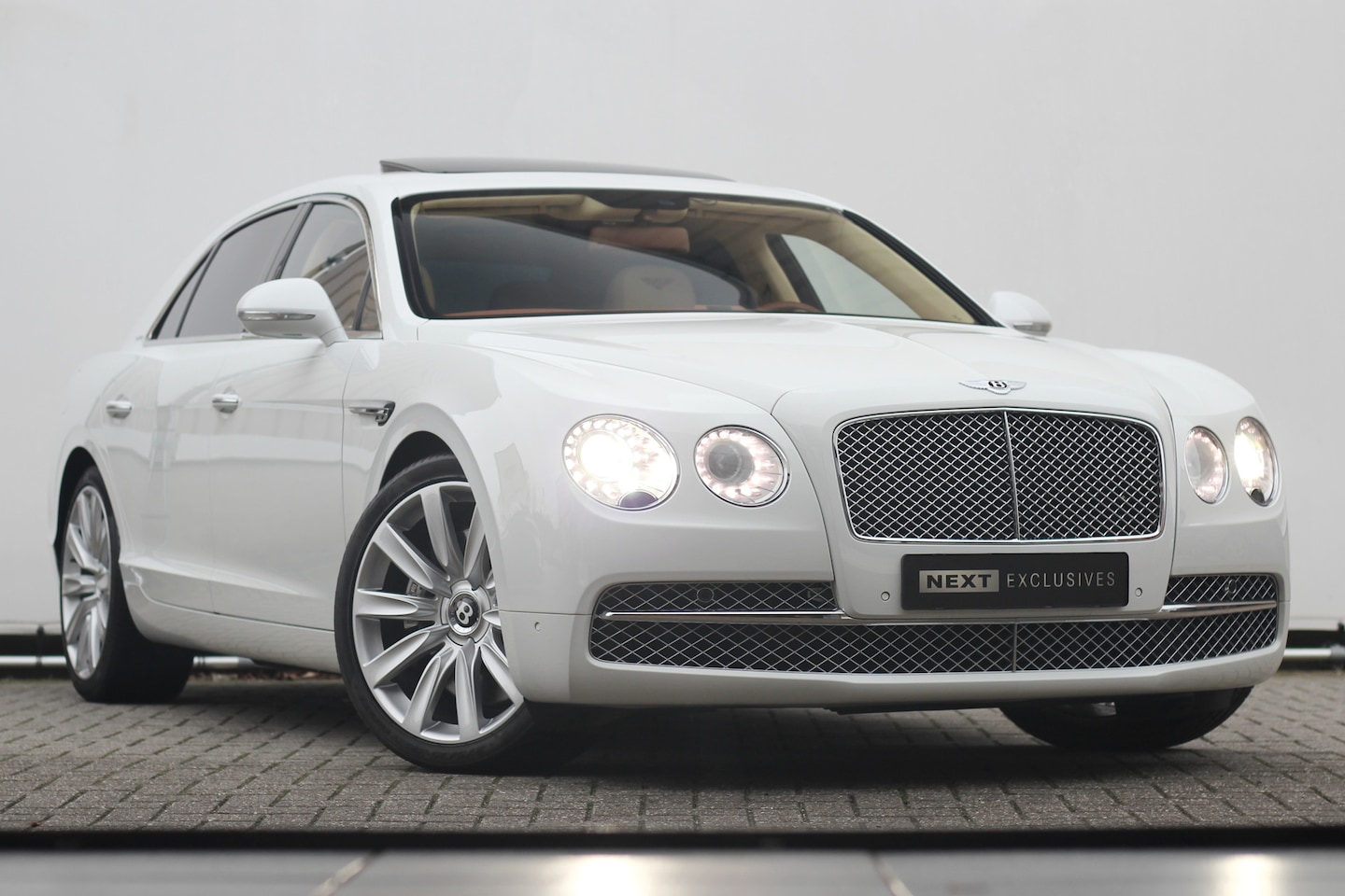 Bentley Flying Spur - 6.0 W12 | Pano | Massage | Verkoeling | BTW - AutoWereld.nl