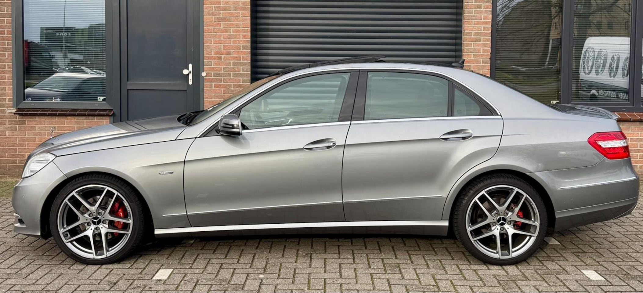 Mercedes-Benz E-klasse - 350 CGI Edition Sport AMG 4-Matic Pano Automaat - AutoWereld.nl