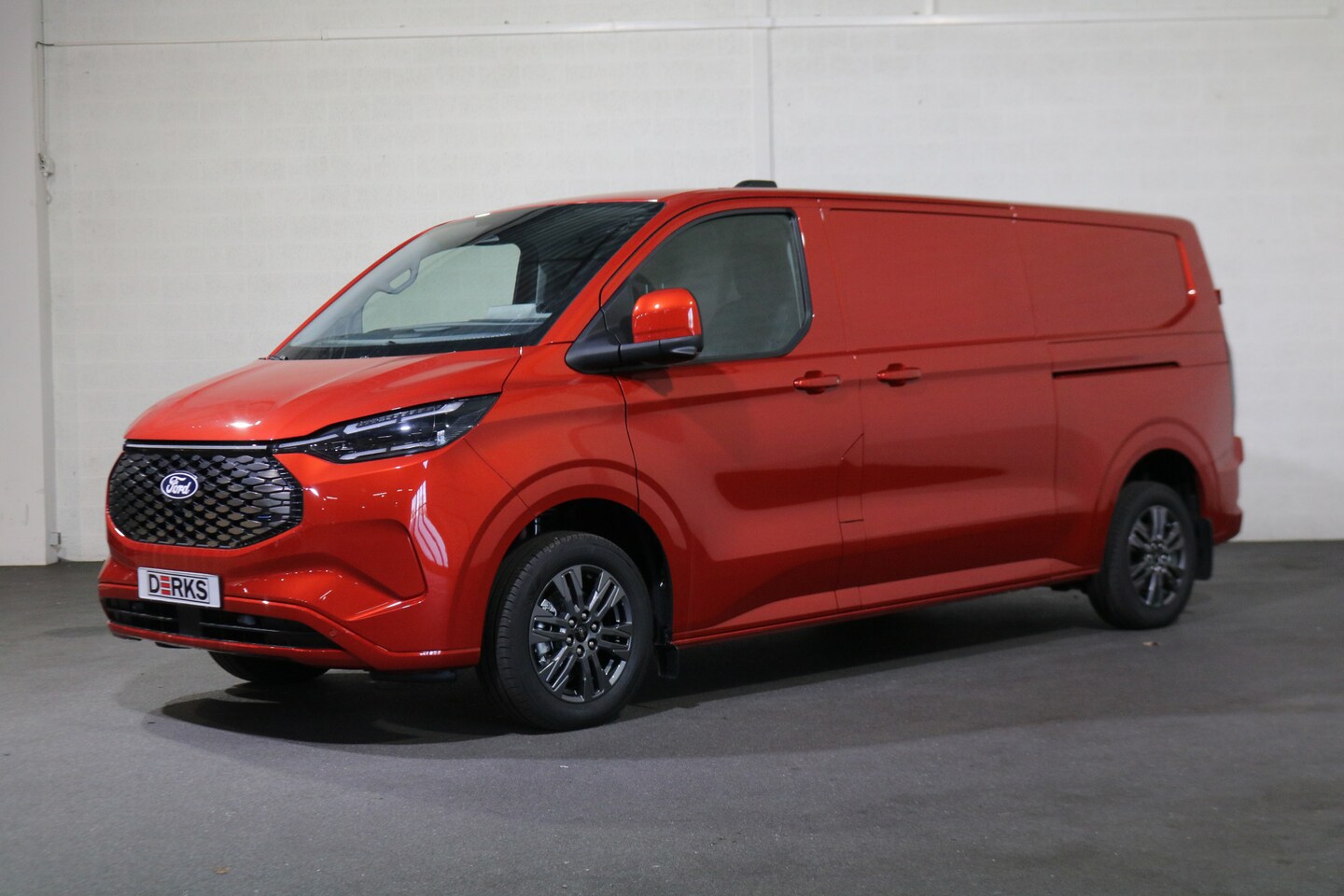 Ford Transit Custom - E-Transit 340 L2 H1 Limited 65 kWh 218pk 2x schuifdeur Led 360 Camera B&O - AutoWereld.nl