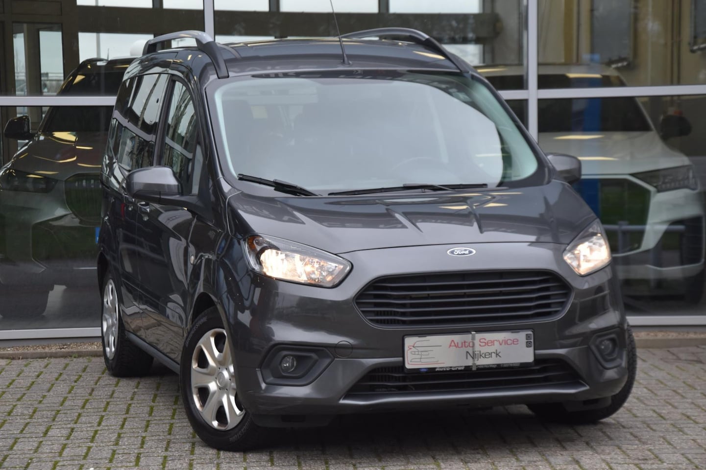 Ford Tourneo Courier - 1.0 Trend EcoBoost 5 Persoons Airco Stoelverwarming - AutoWereld.nl