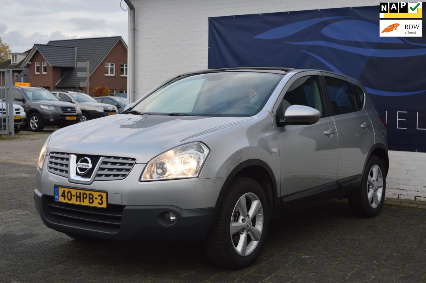 Nissan Qashqai - 2.0 Tekna / PANORAMADAK / AIRCO / NAVI / CRUISE CONTROL - AutoWereld.nl
