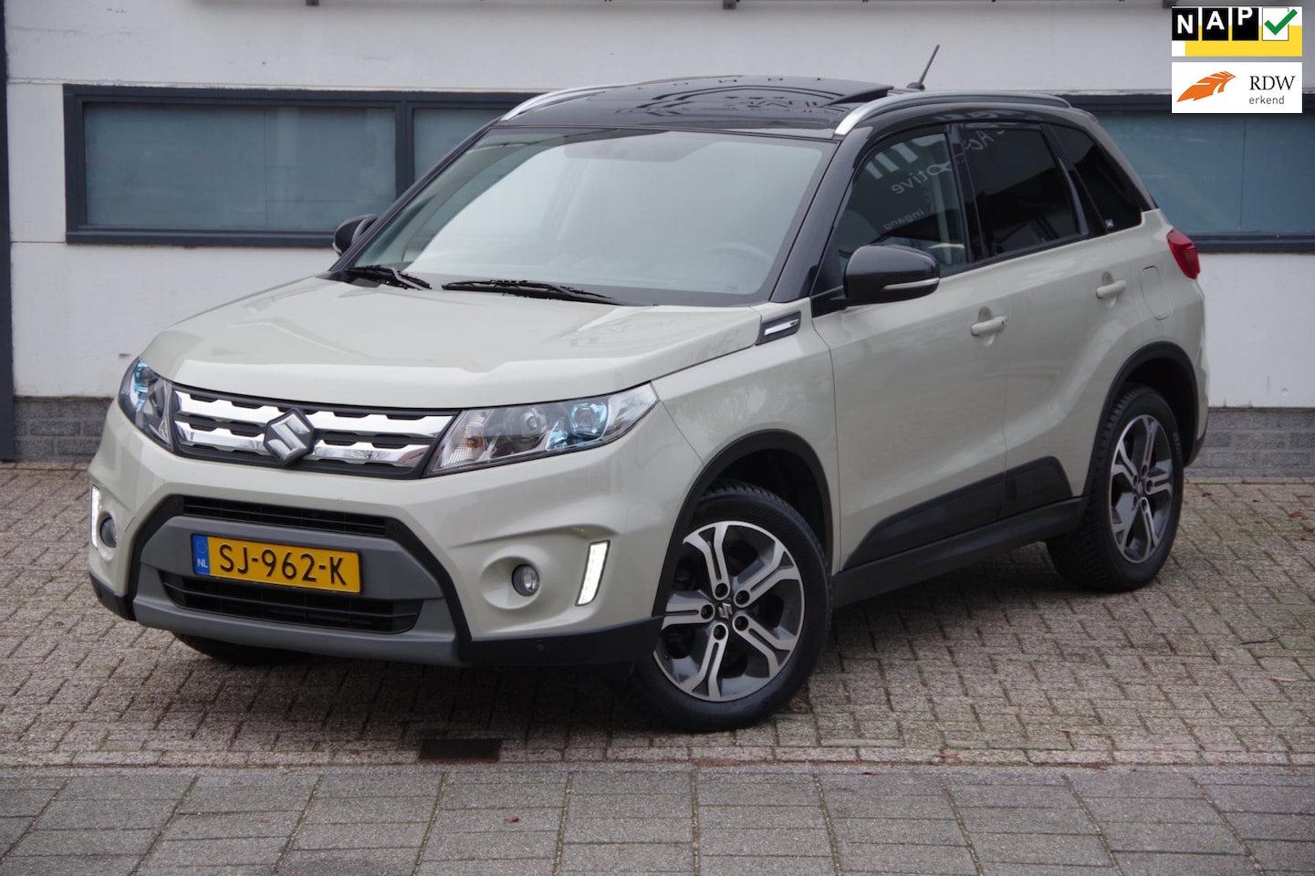 Suzuki Vitara - 1.6 High Executive /NL Auto/ Dealer onderhouden/ - AutoWereld.nl