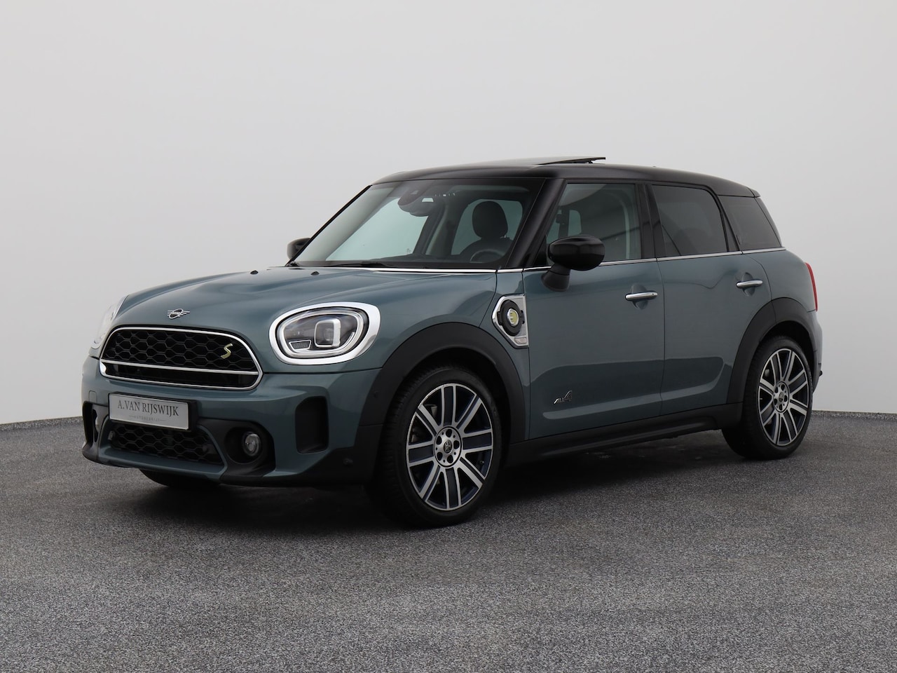 MINI Countryman - Mini 2.0 Cooper S E ALL4 MINI Yours | PANO | CAMERA | KEYLESS - AutoWereld.nl