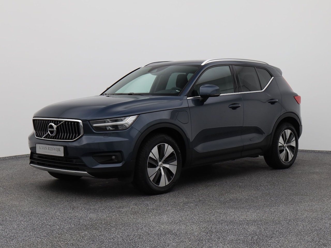 Volvo XC40 - 1.5 T4 Recharge Inscription Expression | CAMERA | KEYLESS | STOEL- EN STUURVERW. | TREKHAA - AutoWereld.nl