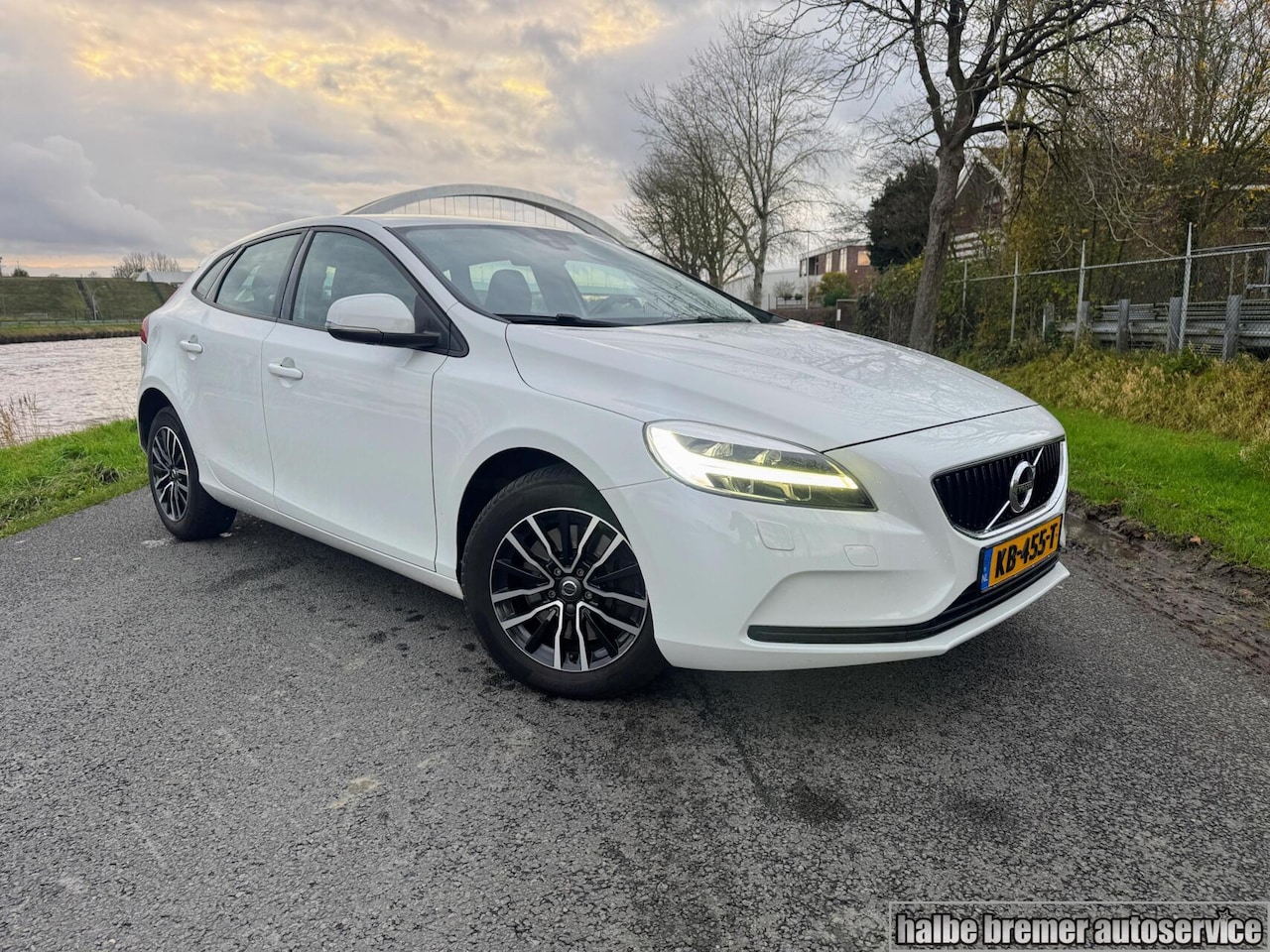 Volvo V40 - 1.5 T2 Nordic+|Stoelverwarming|Clima|PDC|Cruise - AutoWereld.nl