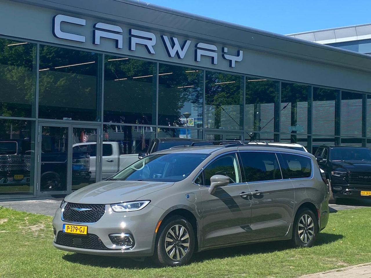 Chrysler Pacifica - 3.6L Touring Plug-in Hybride - AutoWereld.nl