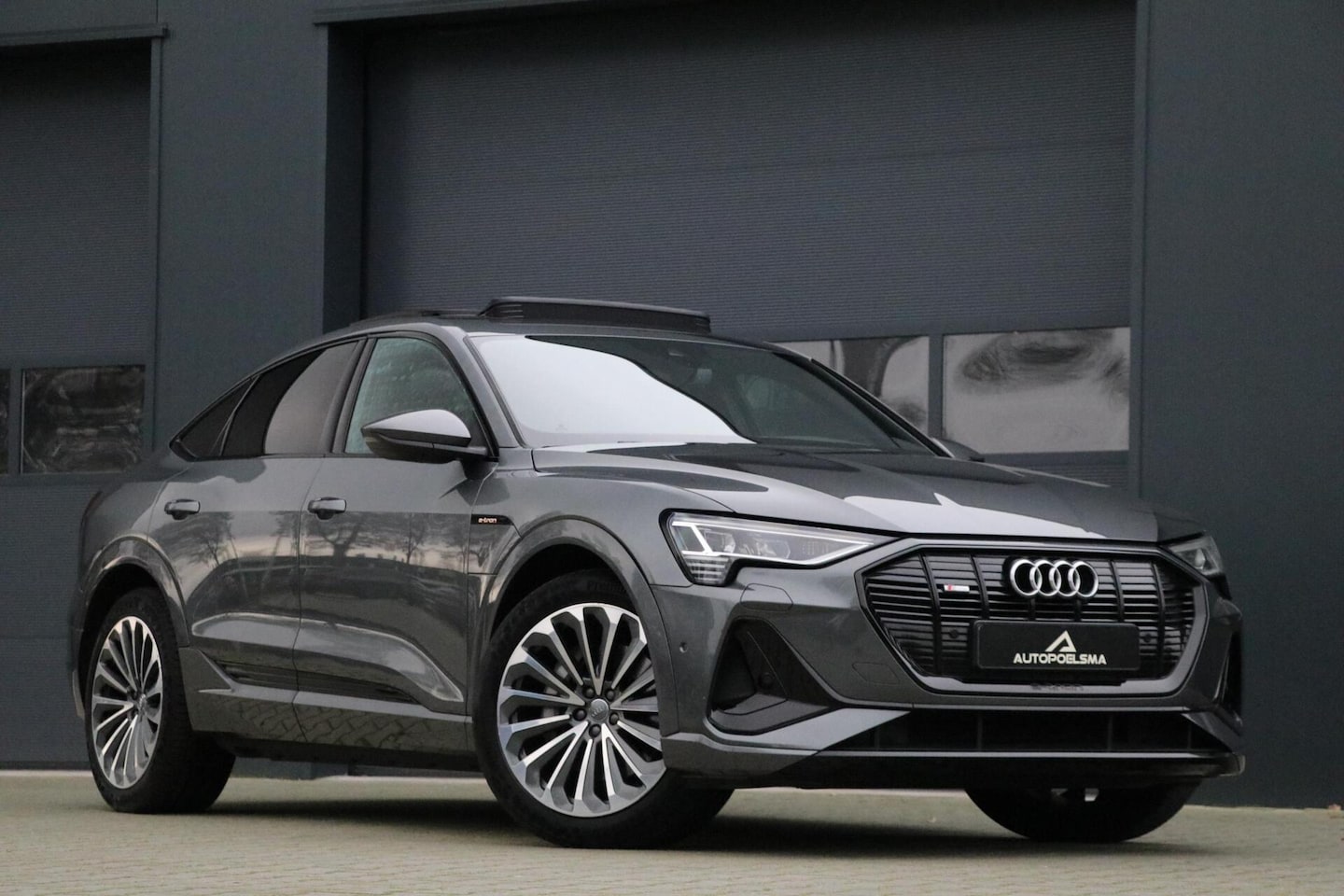 Audi e-tron Sportback - 50 Quattro 3x S-Line 313PK Panodak Sportzetels Trekhaak AdaptiveCruise AppleCarplay BlackL - AutoWereld.nl