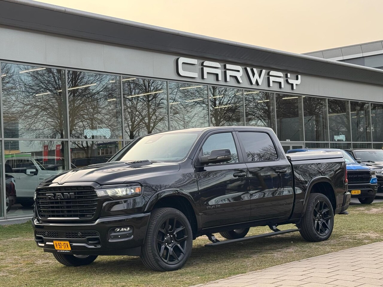 Dodge Ram Pick Up - Laramie full spec. luchtvering, pano, pass.scherm MY25 3.0L TT Hurrican 420pk - AutoWereld.nl
