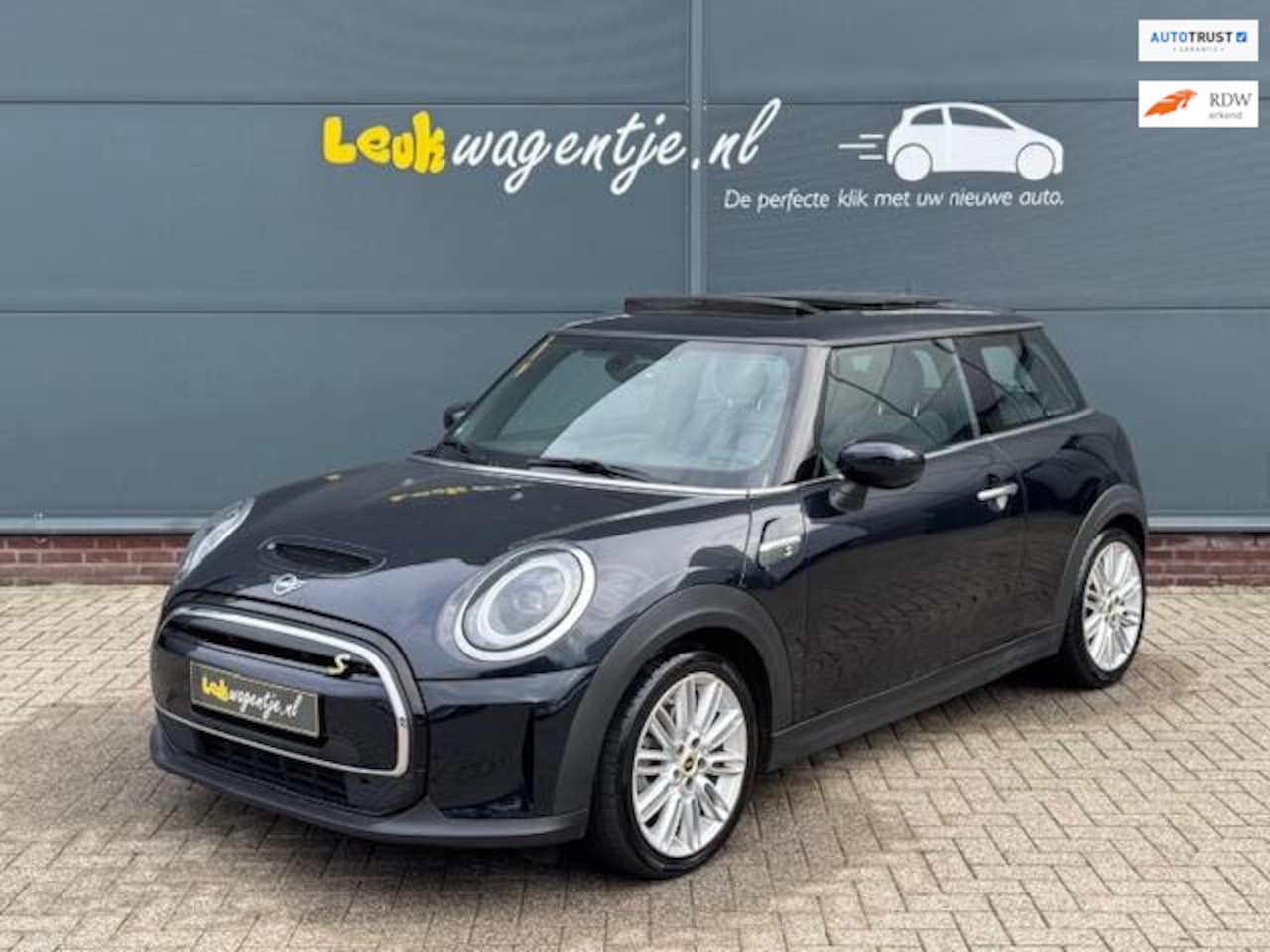 MINI Mini-Electric - Collection 33 kWh *pano *enigmatic black - AutoWereld.nl
