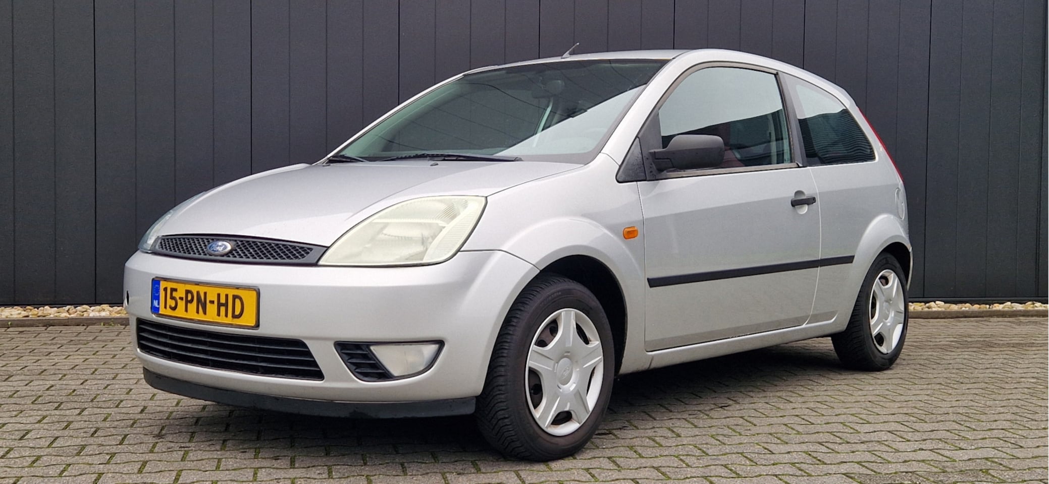 Ford Fiesta - 1.3 Futura Stuurbekrachtiging | Elek.ramen | Trekhaak | Nieuwe APK - AutoWereld.nl