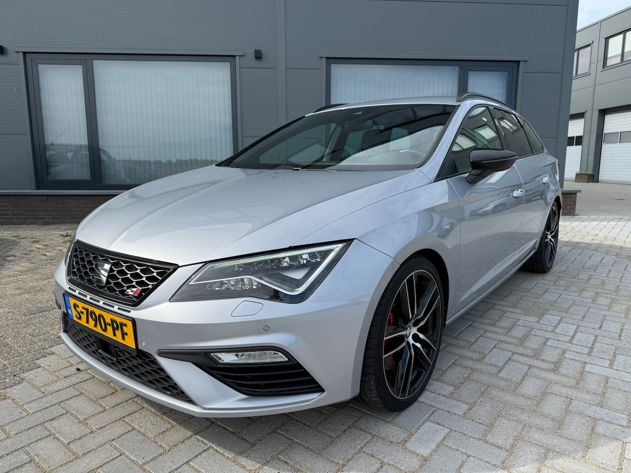 SEAT Leon ST - 2.0 TSI CUPRA 300PK // 4Drive // 141 DKM // Automaat // - AutoWereld.nl