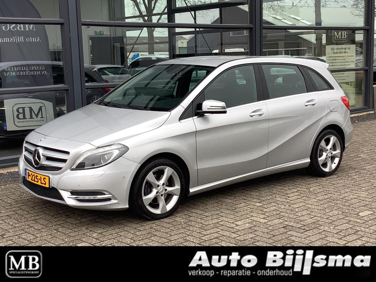 Mercedes-Benz B-klasse - 180 Ambition automaat, achteruitrijcamera, navi, cruise, trekhaak - AutoWereld.nl