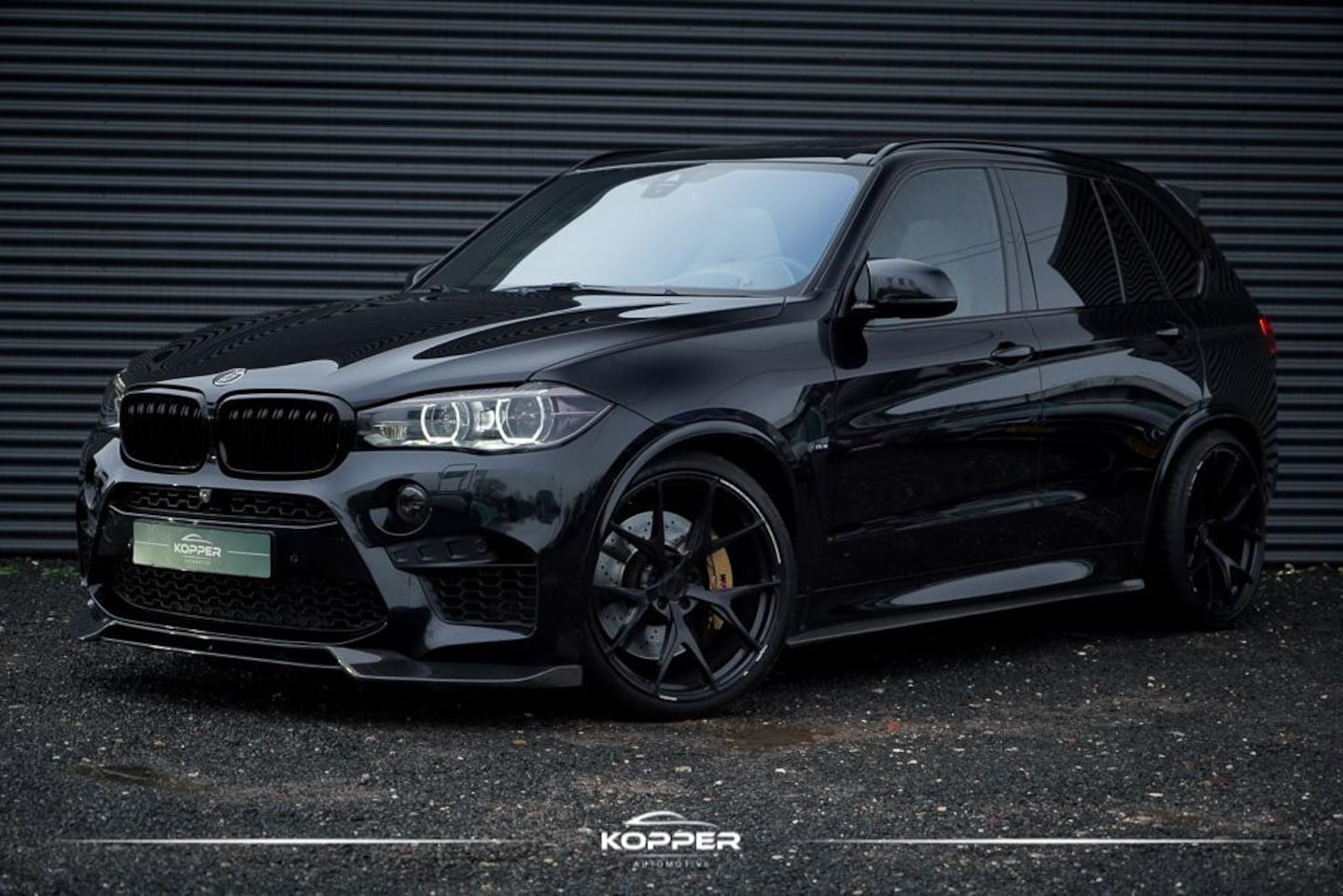 BMW X5 - M / Pano / Harman&Kardon / HUD / Alcantara - AutoWereld.nl