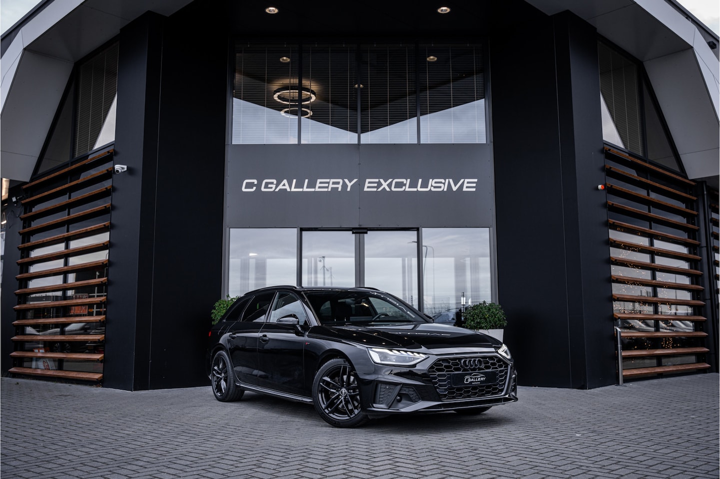 Audi A4 Avant - 35 TFSI Launch edition Sport - S Line | Cruise Control | Sportstuur | Sfeerverlichting - AutoWereld.nl