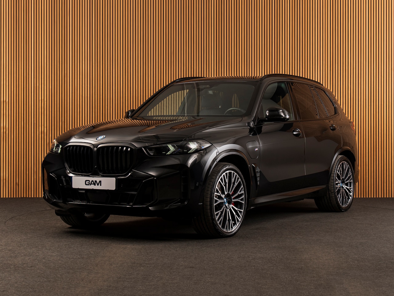 BMW X5 - xDrive50e M-SPORT PRO I MASSAGE I TOWB I 22" I CARBON I PANO - AutoWereld.nl
