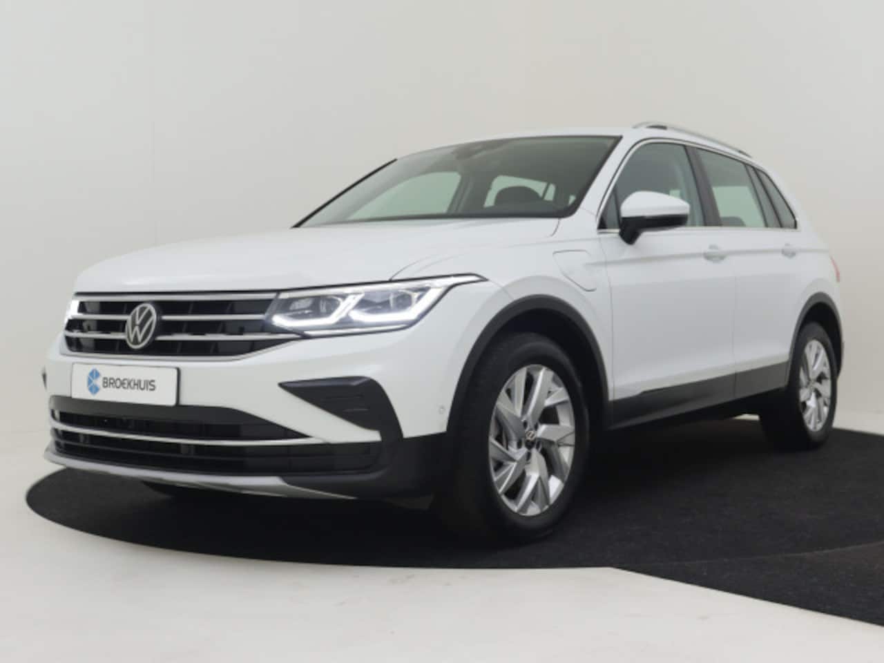 Volkswagen Tiguan - 1.4 TSI eHybrid Elegance | 17" Lichtmetalen velgen | Cruise control adaptief met Stop&Go - AutoWereld.nl