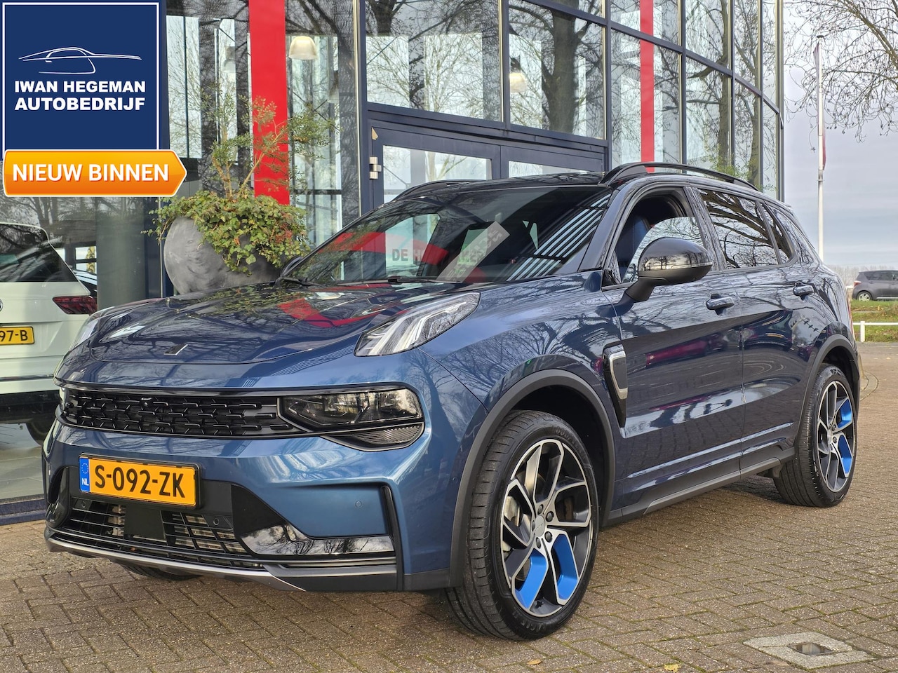 Lynk & Co 01 - 1.5 AUTOMAAT | Zwarte hemel | Navigatie | Panodak | ECC | PDC + Camera - AutoWereld.nl