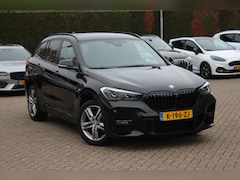 BMW X1 - sDrive18i High Exe. M Sport / Trekhaak / Half leder / Navi. Proff / Parkeerhulp V+a / 18''