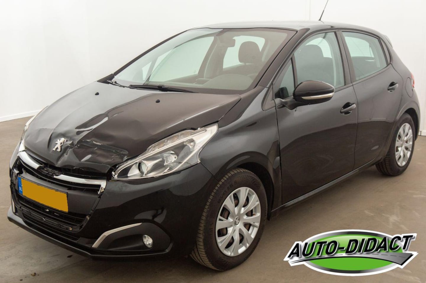 Peugeot 208 - 1.2 PureTech 66.812 km NAP Airco Blue Lion - AutoWereld.nl