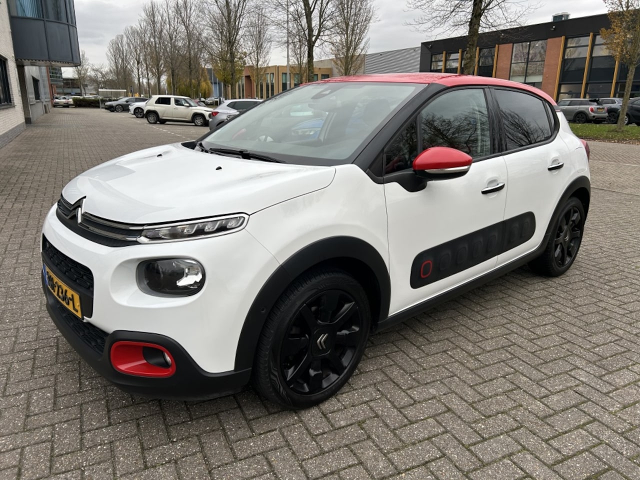 Citroën C3 - 1.2 PT S&S Shine AUT NAVI CARPLAY CAMERA NAP! - AutoWereld.nl