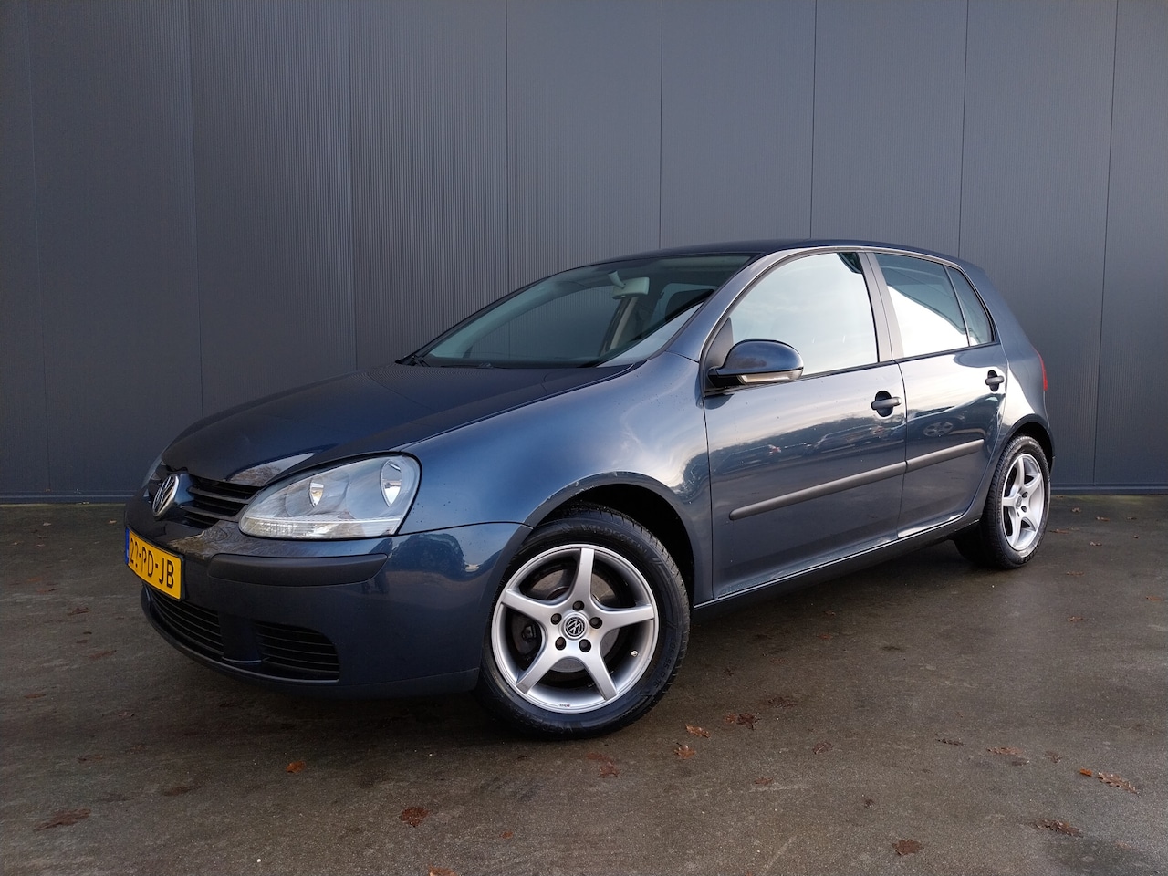 Volkswagen Golf - 1.6 FSI Trendline AUTOMAAT TREKHAAK CRUISE AIRCO - AutoWereld.nl