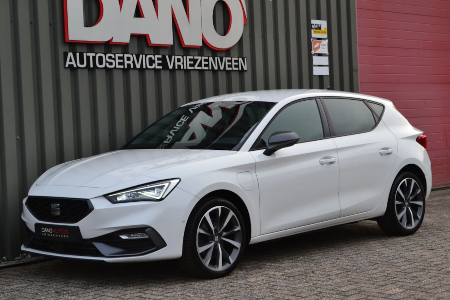 SEAT Leon - FR e-Hybrid Business LED/Camera/18''/Navi - AutoWereld.nl