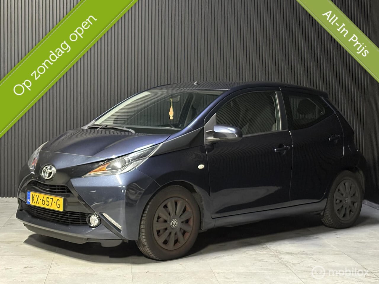 Toyota Aygo - 1.0 VVT-i x-play - Multimedia - Camera - Airco - Cruise - AutoWereld.nl