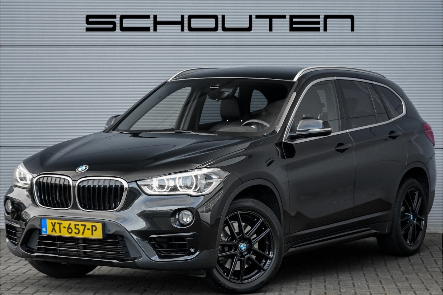 BMW X1 - sDrive20i High Executive Sportline Camera Leder 18" - AutoWereld.nl