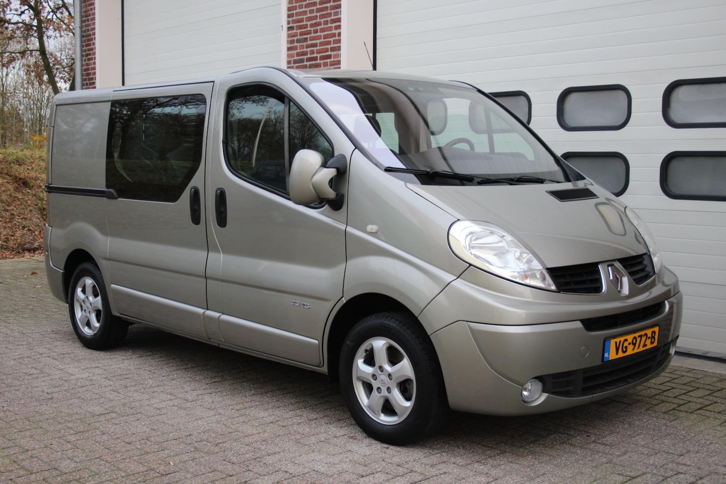 Renault Trafic - 2.0 dCi T27 L1H1 DC Eco Black Edition * Dubbele-Cabine / Trekhaak / Nap * - AutoWereld.nl