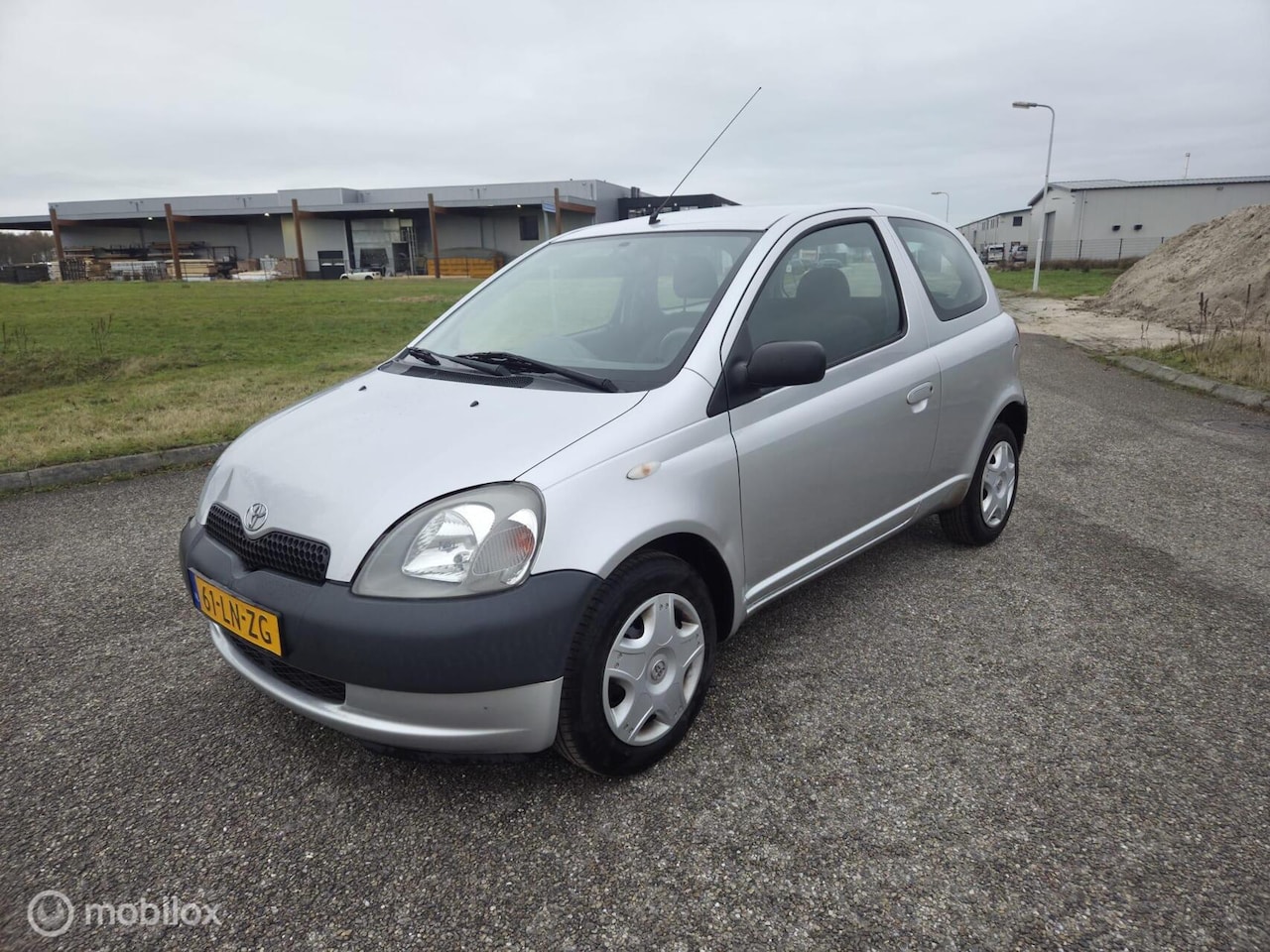 Toyota Yaris - 1.0 VVT-i NIEUWE APK + ONDERHOUDSBEURT - AutoWereld.nl