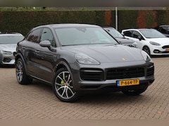 Porsche Cayenne Coupé - 3.0 E-Hybrid / Panoramadak / 360Camera / Head-up / Volleder / Keyless / 21'' / Bose / Spor