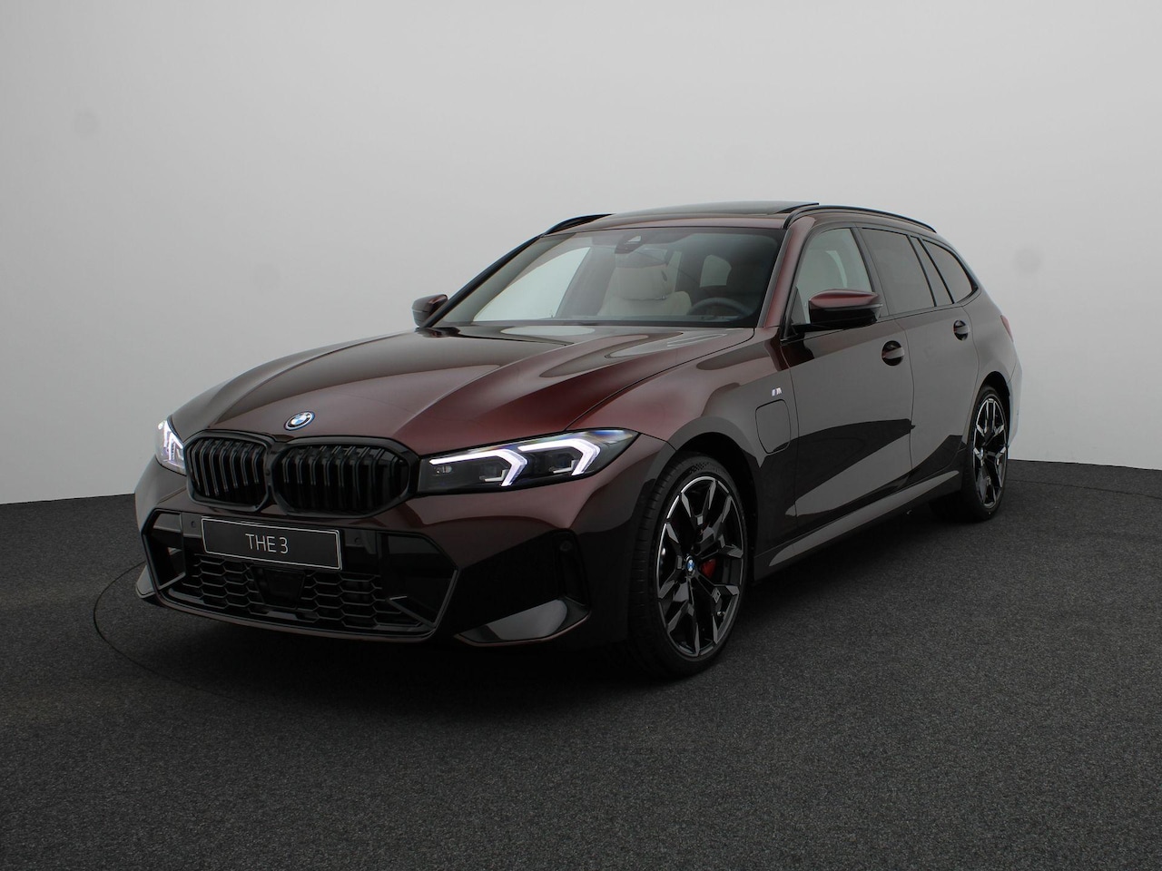 BMW 3-serie Touring - 330e Individual Lak | M Sportpakket Pro | Innovation Pack | Comfort Pack | Trekhaak | Pano - AutoWereld.nl