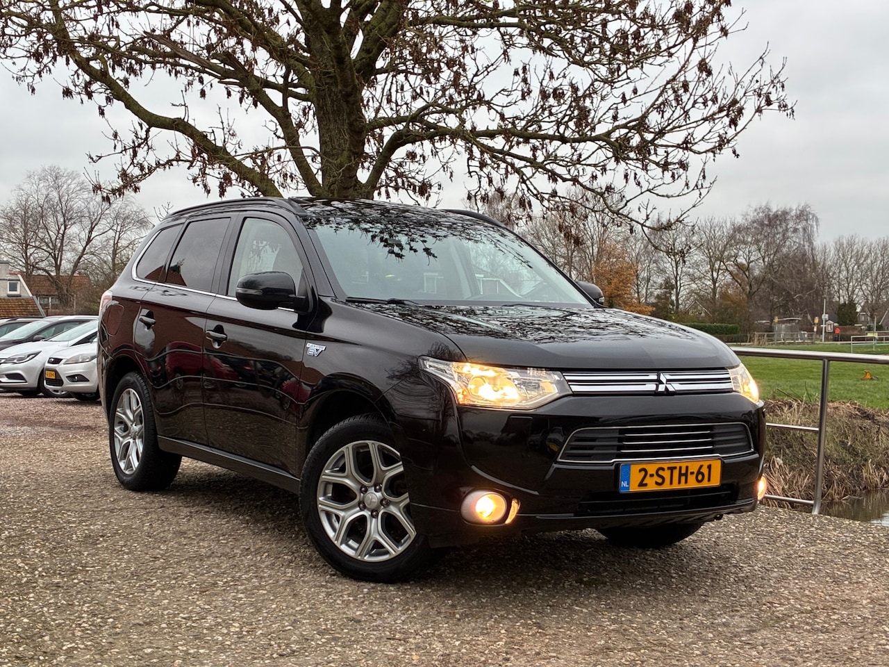 Mitsubishi Outlander - 2.0 PHEV Instyle | Schuif/kantel dak + Leder + Cruise + Clima nu € 12.975,-!!! - AutoWereld.nl