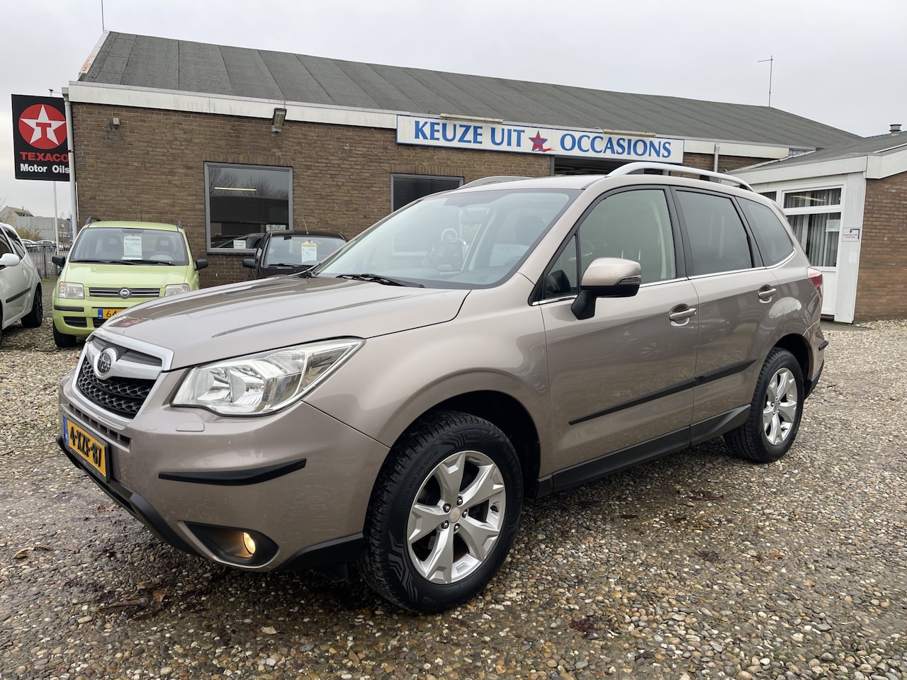 Subaru Forester - 2.0 Luxury Automaat, trekhaak, Dealer onderhouden 4x nieuwe Vredestein Quatrac banden - AutoWereld.nl
