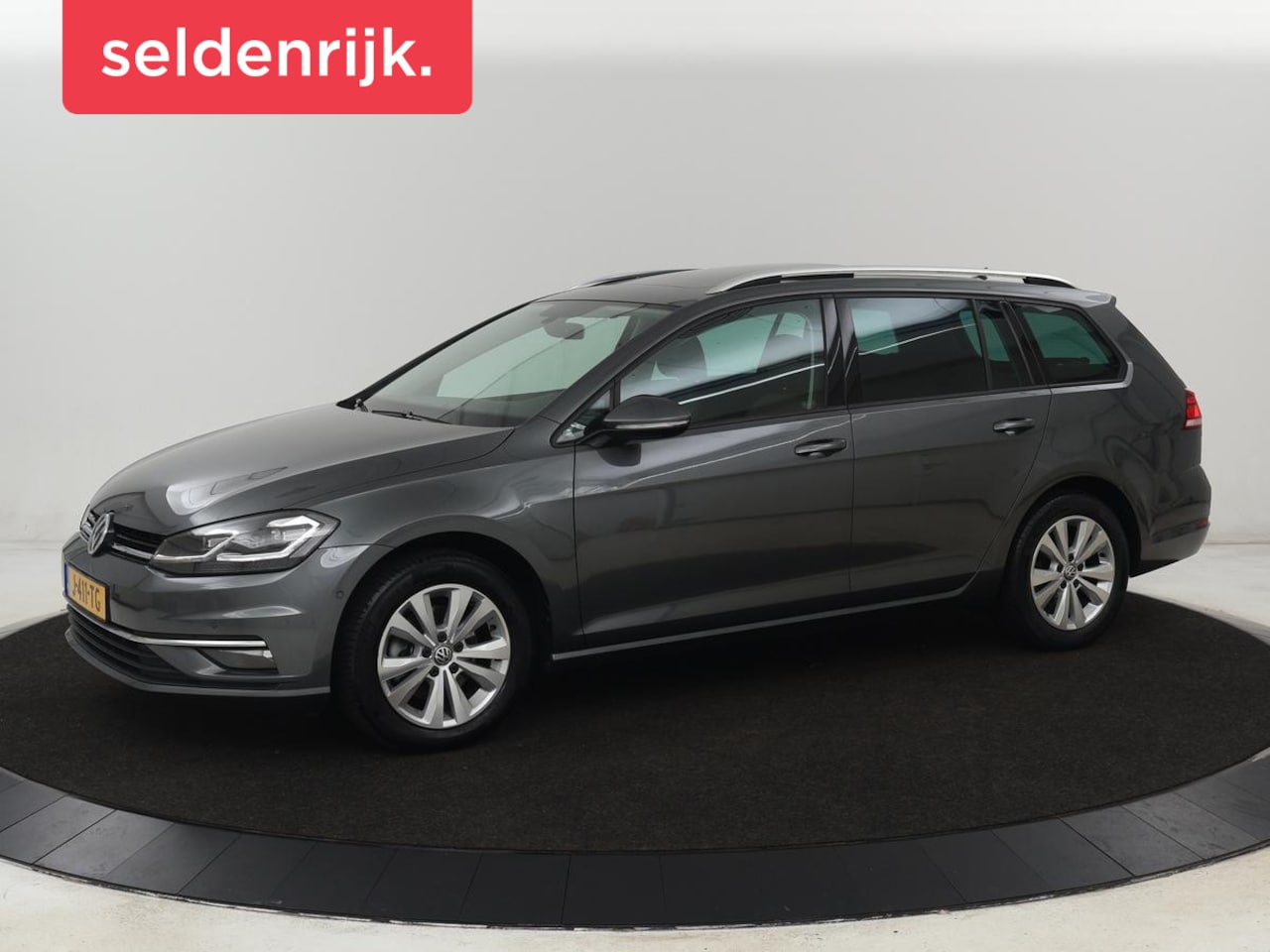 Volkswagen Golf Variant - 1.0 TSI Comfortline Business | Panoramadak | Trekhaak | Stoelverwarming | Full LED | Camer - AutoWereld.nl