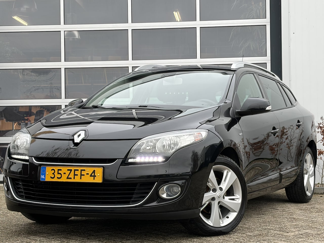Renault Mégane Estate - 1.2 TCe Bose 116pk | Achteruitrijcamera | Bluetooth | Cruise control | Navigatiesysteem | - AutoWereld.nl