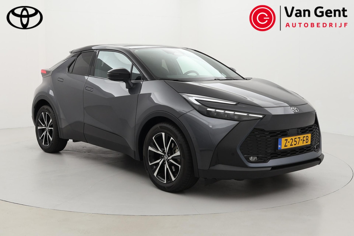 Toyota C-HR - 2.0 Hybrid 200 First Edition | Navigatie | 360 camera | Dodehoek detectie | Full LED | Ada - AutoWereld.nl