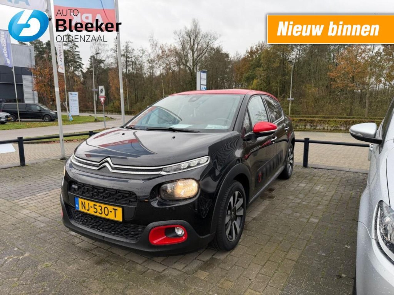 Citroën C3 - 1.2 Shine Airco Navi Carplay Trekhaak Cruise Camera - AutoWereld.nl