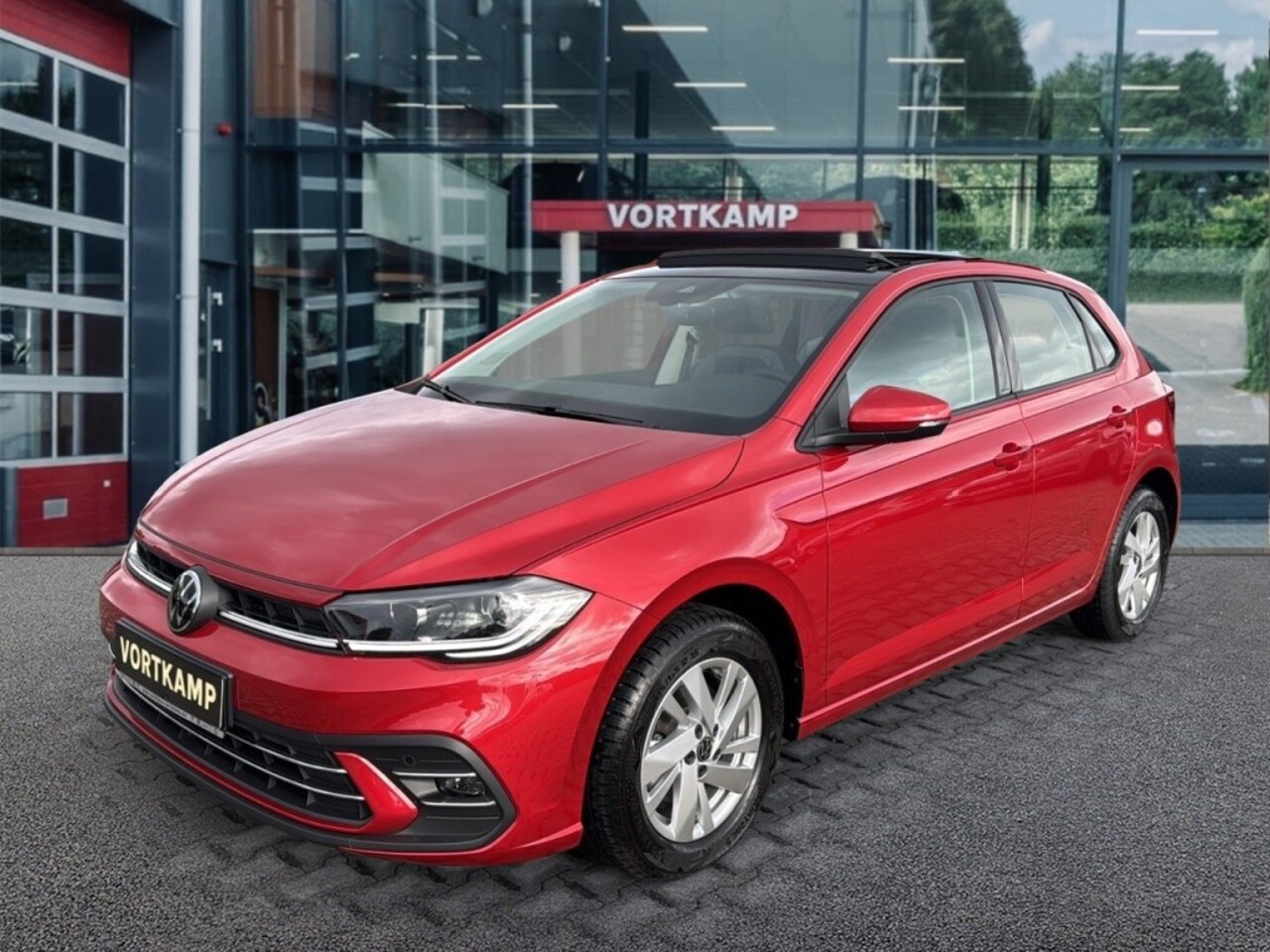 Volkswagen Polo - 1.0 TSI DSG STYLE PANO-DAK/NAVI/CARPLAY/PDC/ACC/STOELVERW - AutoWereld.nl