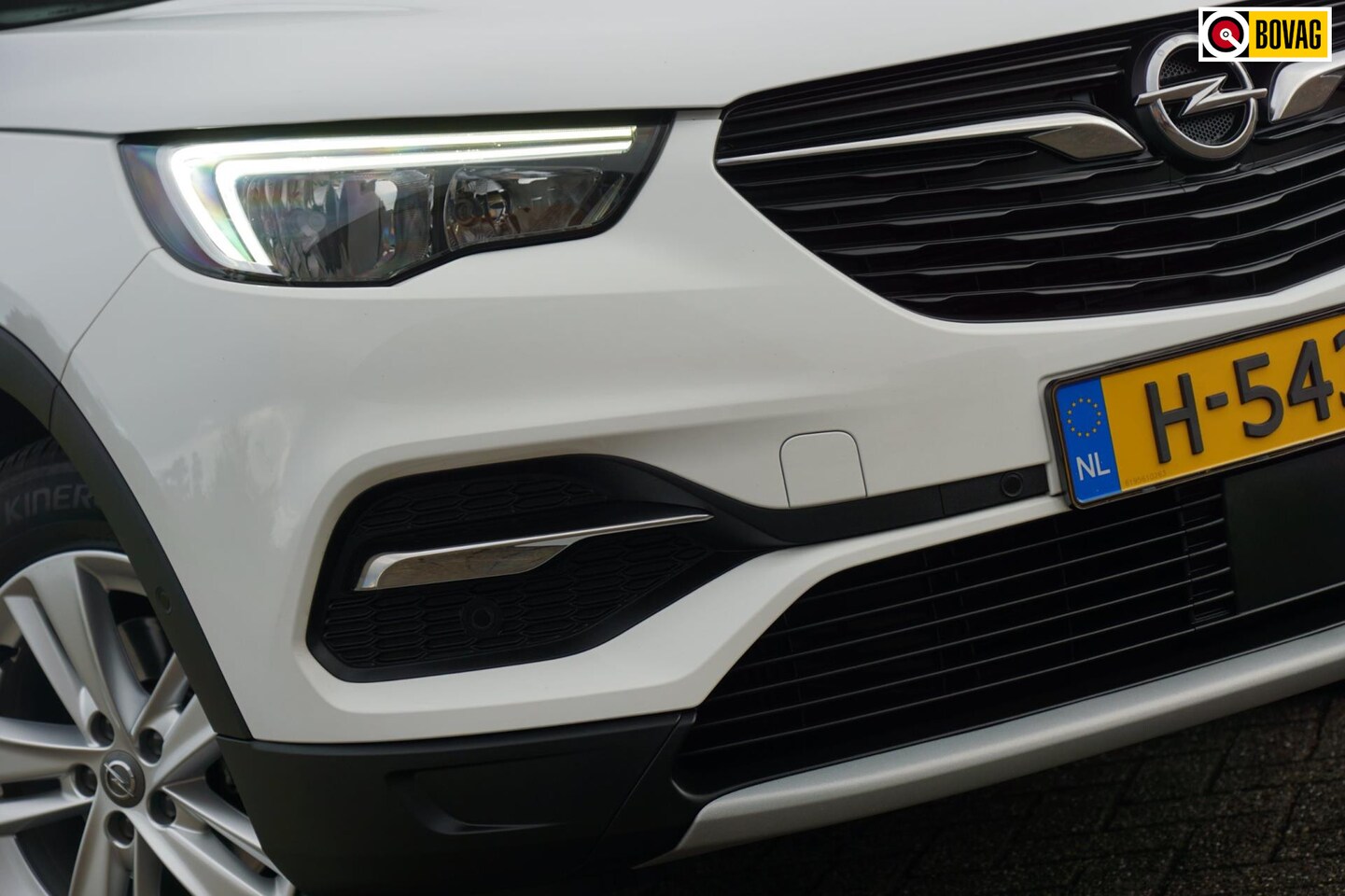 Opel Grandland X - 1.2 Turbo Business Executive - Summit White - Panorama/Carplay/Clima - AutoWereld.nl