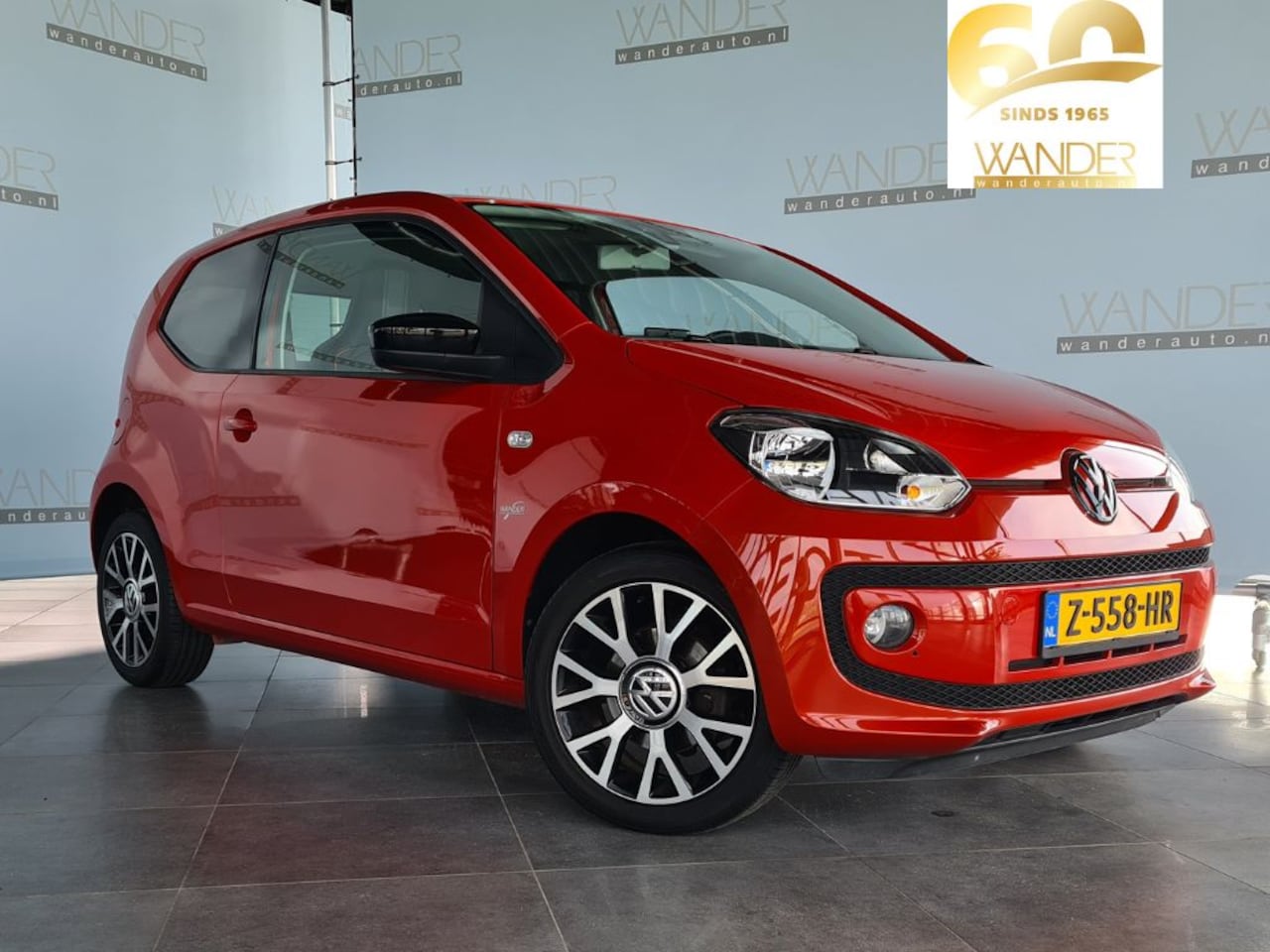 Volkswagen Up! - 1.0 Groove up! BlueMotion /Airco/Stoelverwarming/Parkeersensoren achter - AutoWereld.nl