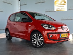 Volkswagen Up! - 1.0 Groove up BlueMotion /Airco/Stoelverwarming/Parkeersensoren achter