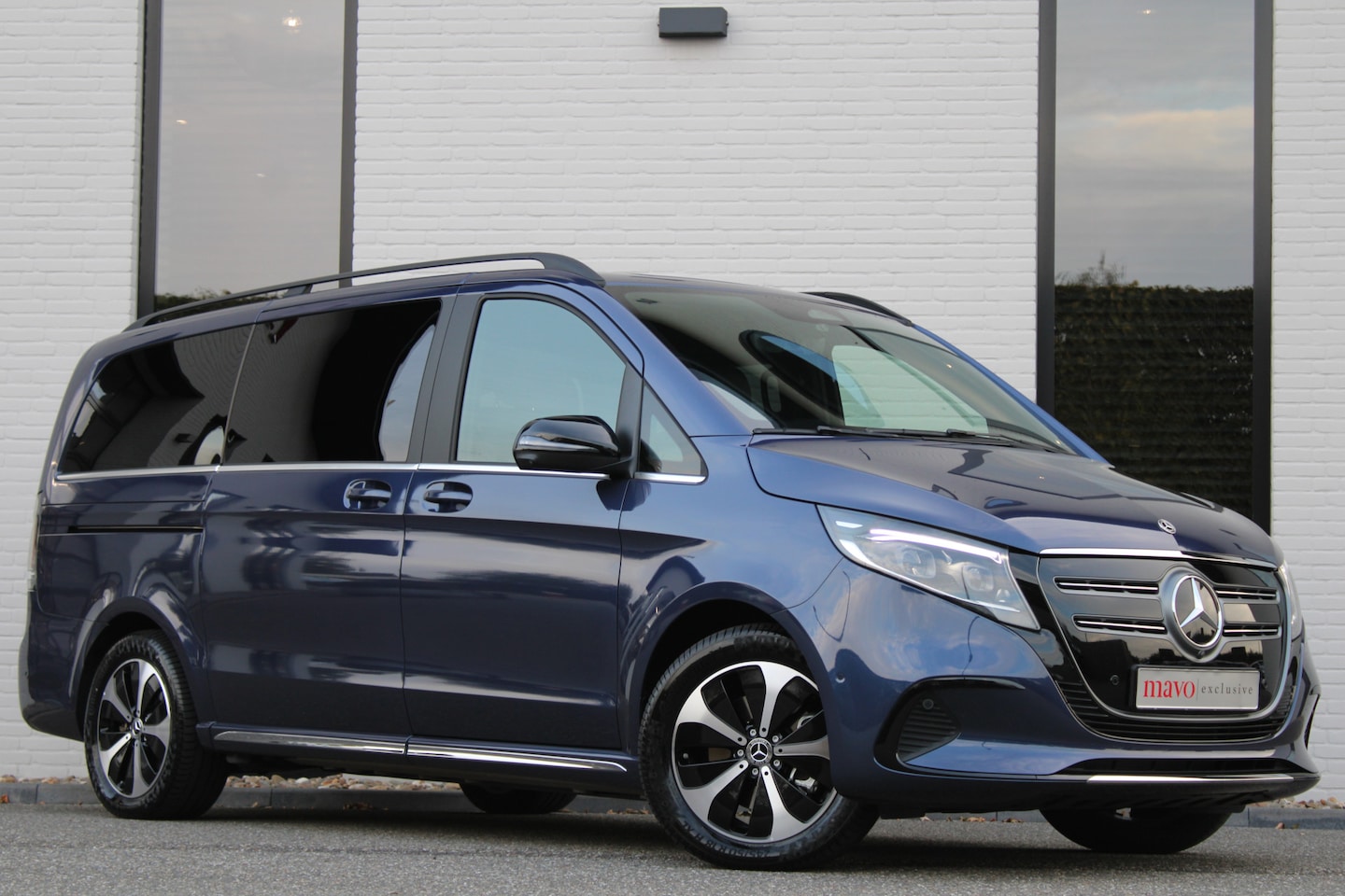 Mercedes-Benz EQV - 300 L2 / AMG / New Model / 7-Persoons / Luchtvering / Led / Electr Stoelen / Vol Opties / - AutoWereld.nl