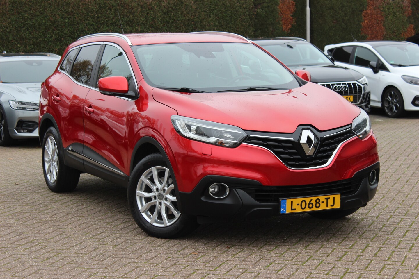 Renault Kadjar - 1.2 TCe Intens / Trekhaak / Navigatie / Parkeerhulp V+A / Cruise Control / DAB / Keyless e - AutoWereld.nl