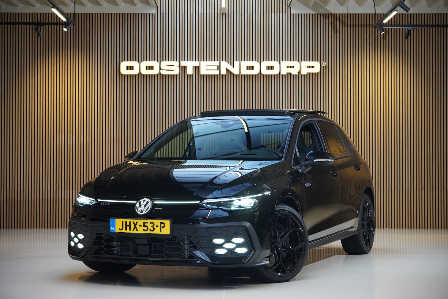 Volkswagen Golf - 1.5/272pk eHybrid GTE|2025|Panoramadak|Leer+Memory|Matrix LED|Trekhaak|19"Blackstyle|Cruis - AutoWereld.nl