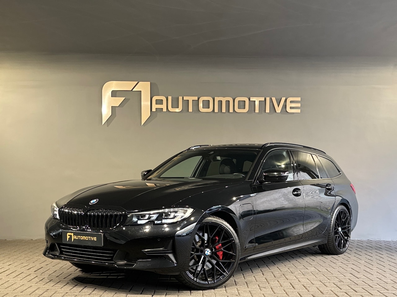BMW 3-serie Touring - 330e High Executive M Sport Sfeer|CarPlay - AutoWereld.nl