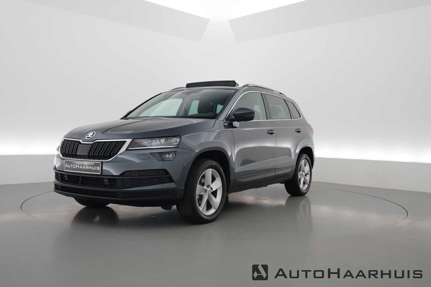 Skoda Karoq - 1.5 TSI ACT DSG Style | Pano | Elek. Trekhaak | Stoel- Stuurverw. | CarPlay | Keyless | Ad - AutoWereld.nl