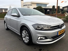 Volkswagen Polo - 1.0 TSI Highline b.t.w. auto navigatie trekhaak airco sport velgen