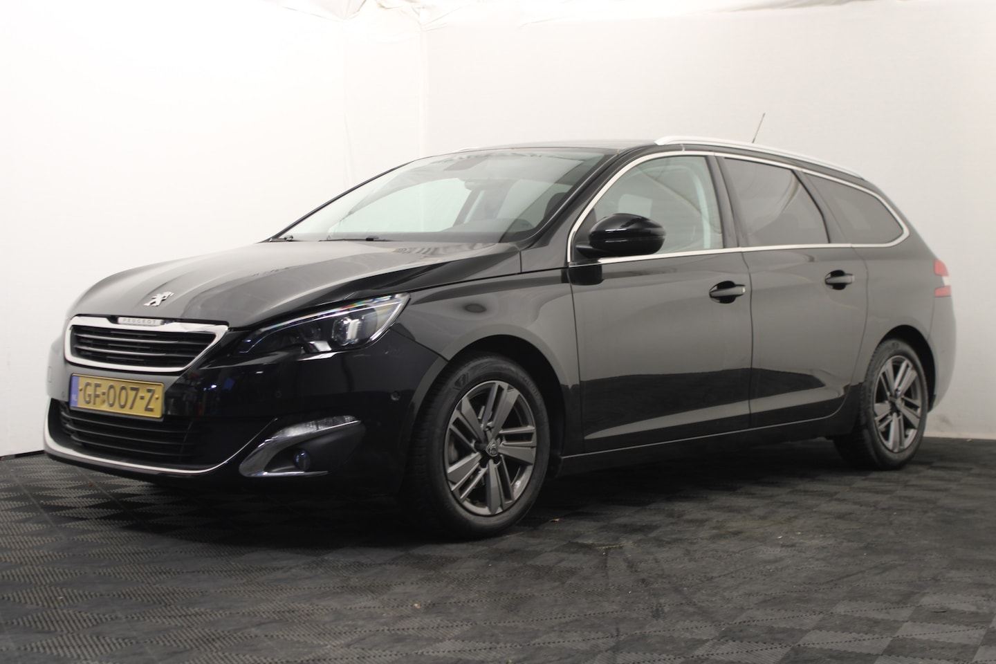 Peugeot 308 SW - 1.2 PureTech Allure |Pano|Massage| - AutoWereld.nl